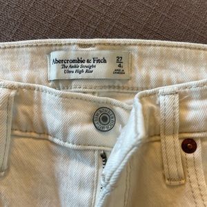 Abercrombie Ankle Straight Ultra High Rise 26 Short